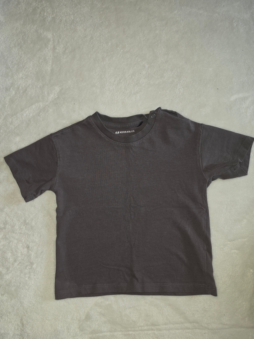 H&M Adorables Short Sleeve Tee in Charcoal